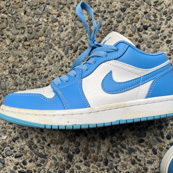 Jordan 1 Low University Blue Womens - Picture 7 of 7